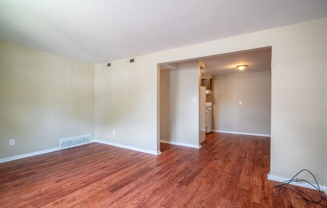 2 beds, 1 bath, $975, Unit 1