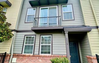 Well-appointed 4bd/2.5bath Hillsboro Townhouse w/ 2-car Garage