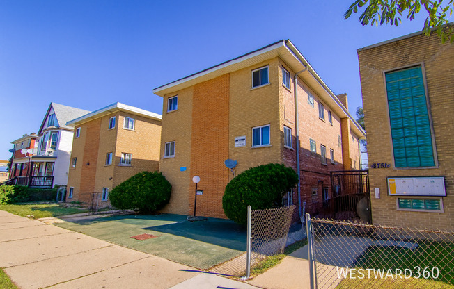 8745 S COTTAGE GRV AVE