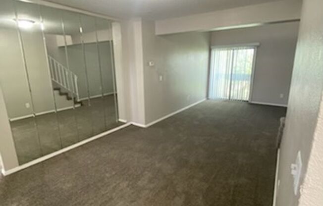 2 beds, 1 bath, 1,105 sqft, $875, Unit 2703-304