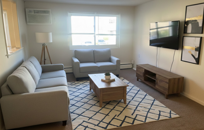 1 bed, 1 bath, 770 sqft, $1,460, Unit 00 - K- 8