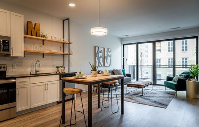 1 bed, 1 bath, 699 sqft, $1,595, Unit 312