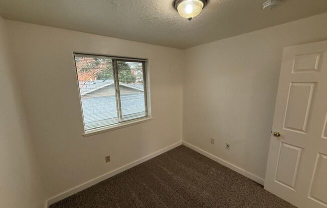 3 beds, 2 baths, 1,200 sqft, $1,695, Unit 38