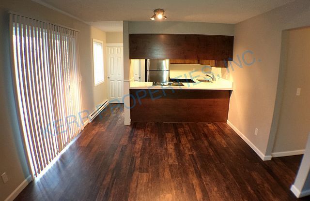201 S HIGH ST