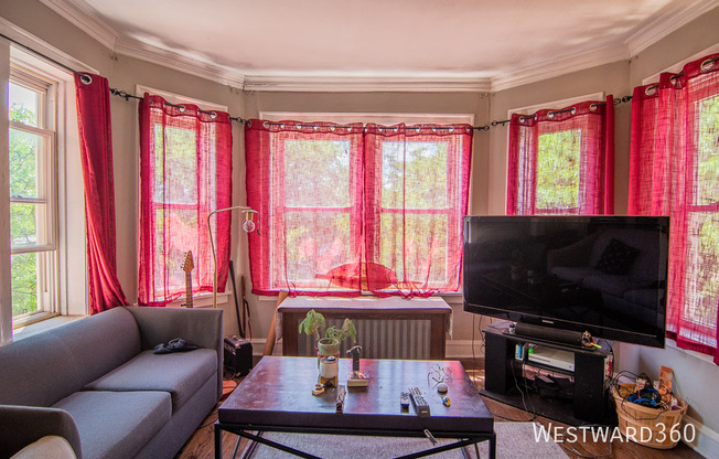2134 W ARTHUR