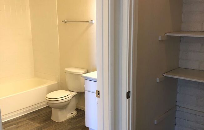2 beds, 1 bath, 845 sqft, $1,125, Unit 511