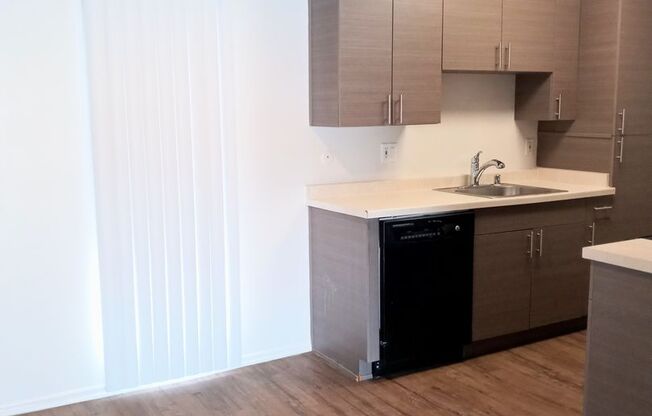 1 bed, 1 bath, 750 sqft, $2,275, Unit 057