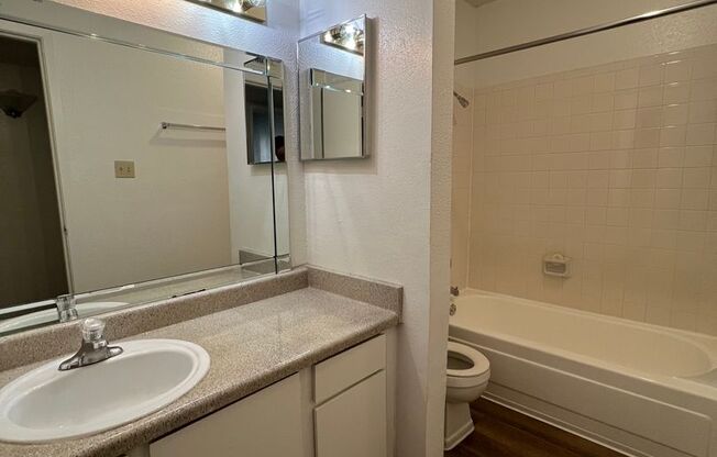 2 beds, 2 baths, 1,000 sqft, $1,315, Unit 1005
