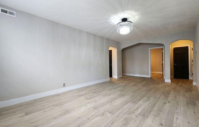 7512 Cromwell
