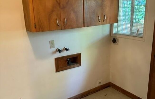 2 beds, 1 bath, 1,000 sqft, $1,295, Unit 650