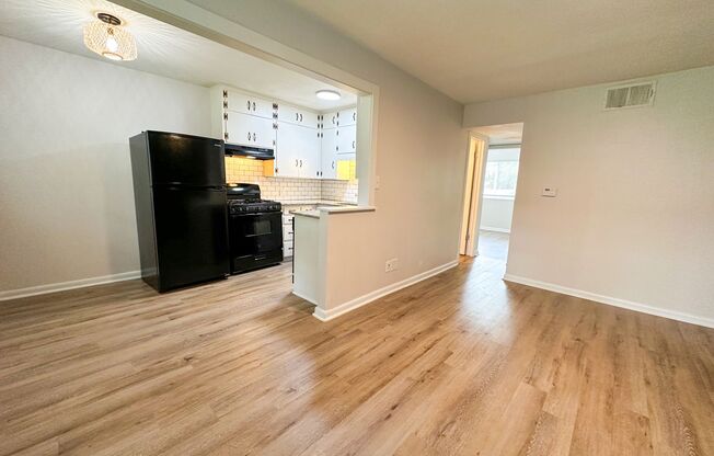 2 beds, 1 bath, 656 sqft, $1,175, Unit 210 S Hill Ave Unit 4