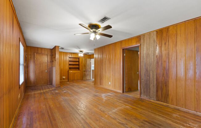 AVAILABLE NOW--- 3 Bed, 1.5 Bath in Eastgate