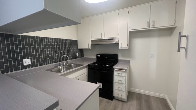 2 beds, 1 bath, $2,495