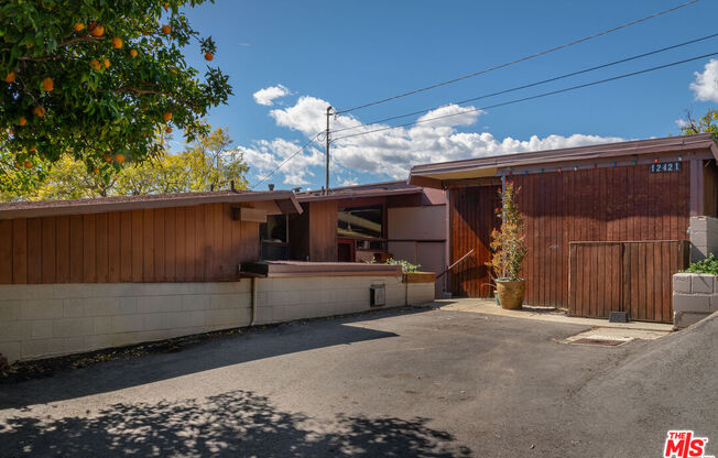 12421 DEERBROOK LN