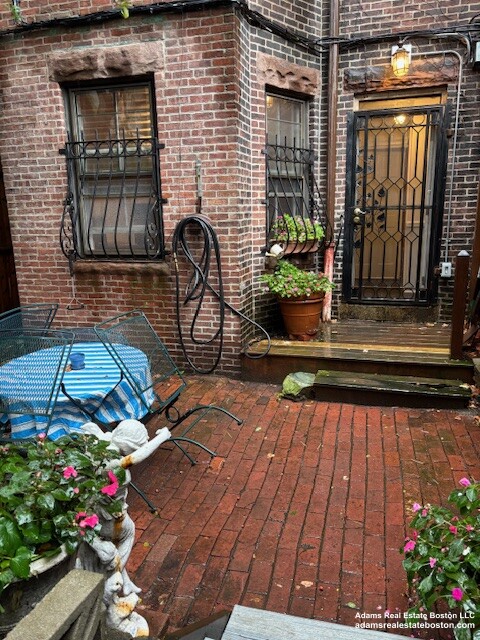 281 NEWBURY