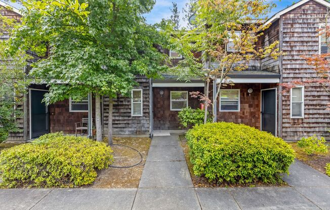 1 bed, 1.5 baths, $2,200, Unit 3