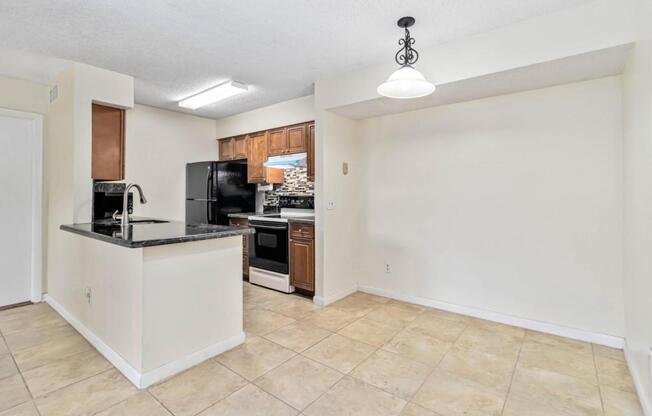 2 beds, 2 baths, 932 sqft, $2,100