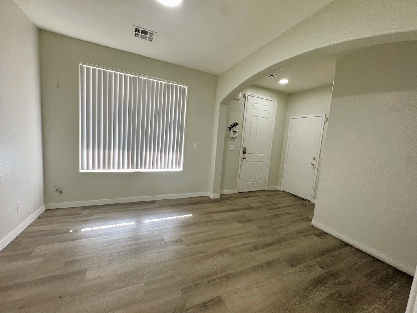 A SPACIOUS 2 STORY 4 BEDROOM 2.5 BATHROOM HOME LOCATED WITHIN THE GATED COMMUNITY OF CACTUS SPRINGS NEARBY MANY SHOPPING CENTERS AND NEAR THE 215. A MUST SEE!!