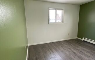 2 beds, 1 bath, $1,100, Unit 06