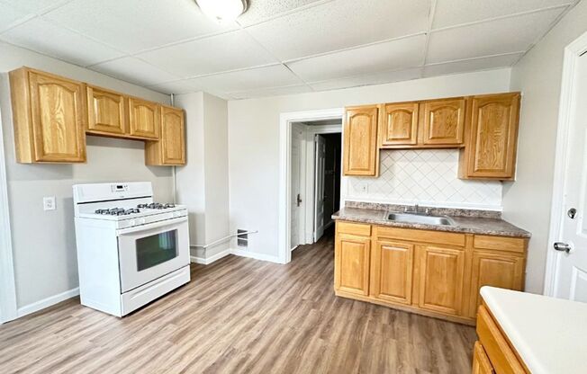 3 beds, 1 bath, $1,875, Unit Unit 2