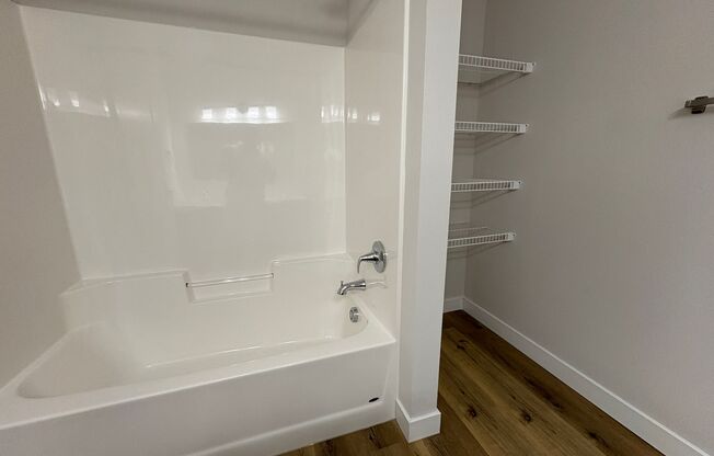 1 bed, 1 bath, 562 sqft, $1,450, Unit 5117-202
