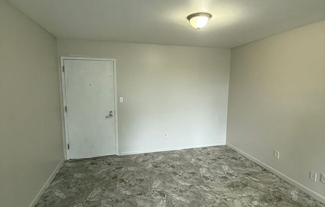 2 beds, 1 bath, 800 sqft, $1,300, Unit 423