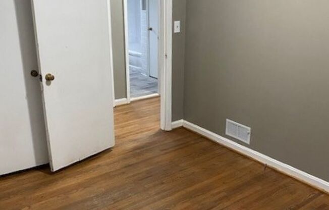 3 beds, 1 bath, $999