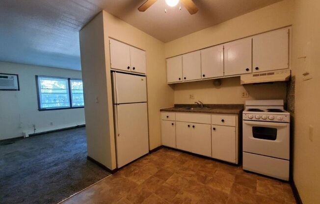 2 beds, 1 bath, 800 sqft, $750, Unit 1075 33rd St-Unit 03