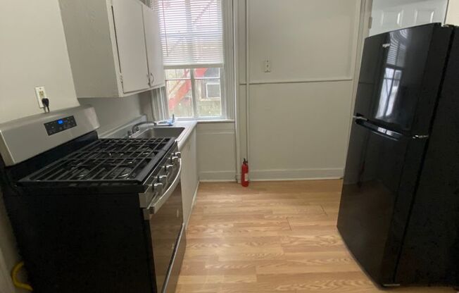 1 bed, 1 bath, $925, Unit 211 W King Apt 2