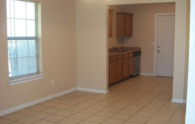 3 Bed 2 Bath 2 Car Garage in College Park Addition