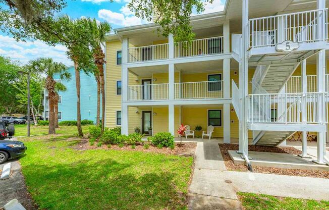 Ground-floor, end-unit, FULLY remodeled 2-bedroom, 2-bathroom condo available for rent in Summer House, Ponte Vedra Beach!