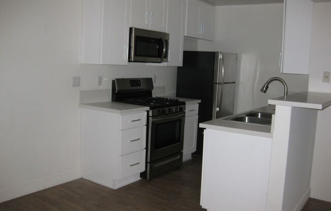 1 bed, 1 bath, 765 sqft, $2,100, Unit 132