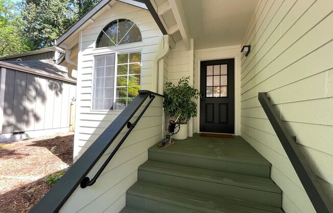 Lake Oswego - Renovated 3 Bed 2 Bath Ranch House - Must See!