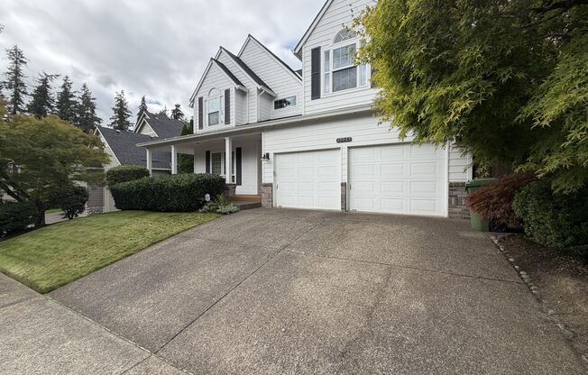 Tualatin 3 Bedroom with Den + Bonus Room 2.5 Bath Home! Close to Legacy Hospital. Has A/C, Includes Lawncare!