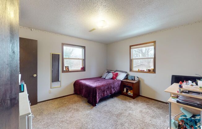 3 beds, 1 bath, $1,025