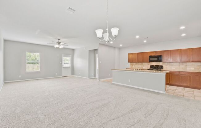 Charming & Spacious: A Must-See Near Lake Houston