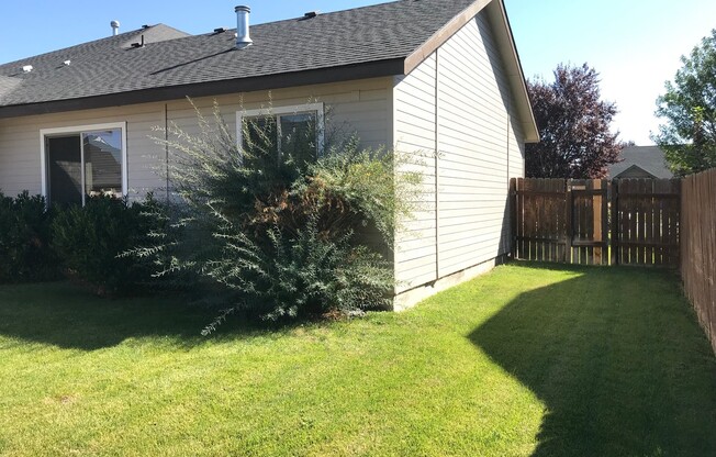 3 beds, 2 baths, $2,295