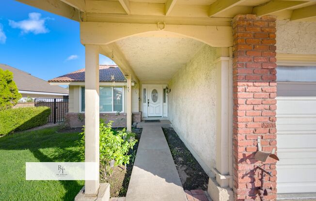 Beautiful Remodeled 4-Bedroom Home in a Golf Course Community!