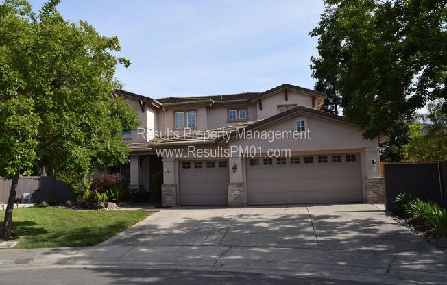 Beautiful 4 bedroom plus loft Pool home