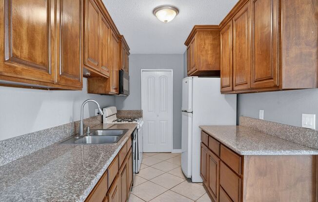 Spacious 2 Bed/ 1 Bath For Rent in Otay Mesa West Avail NOW!