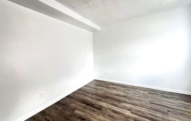 2 beds, 1 bath, 750 sqft, $1,875, Unit 5250-4