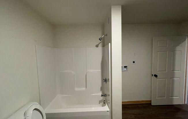Studio, 1 bath, 935 sqft, $1,550, Unit 102