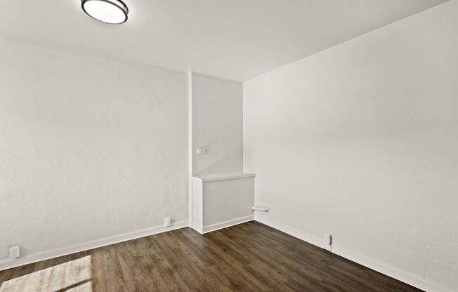 1 bed, 1 bath, 800 sqft, $699, Unit 103 W Lincoln Ave #7