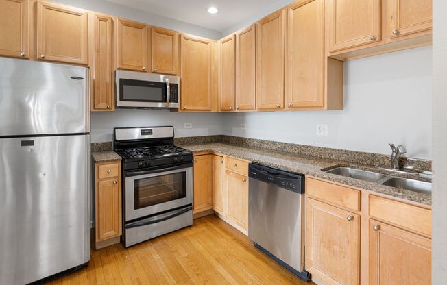 2 beds, 2 baths, 900 sqft, $2,550, Unit 406