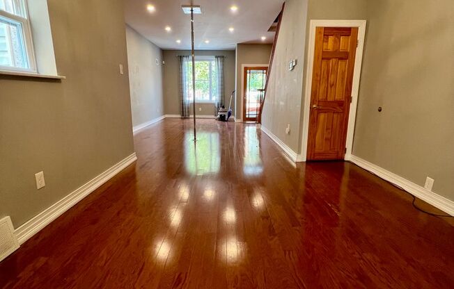 Stunning 3-Bedroom Townhome in South Philadelphia! Available NOW!