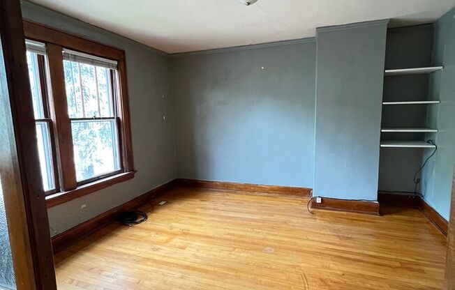 4 beds, 1 bath, $1,775, Unit 1732 E 5th Street