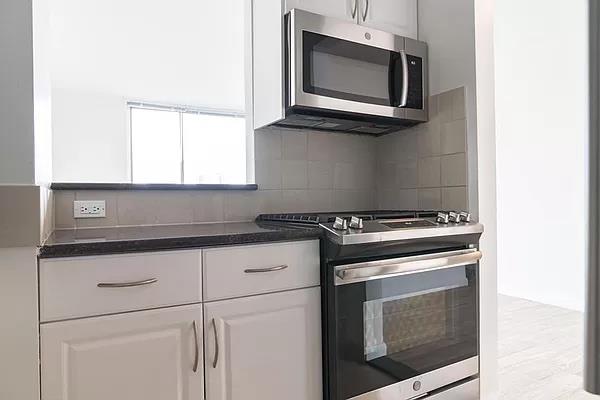 2 beds, 1 bath, 798 sqft, $5,290, Unit 4D