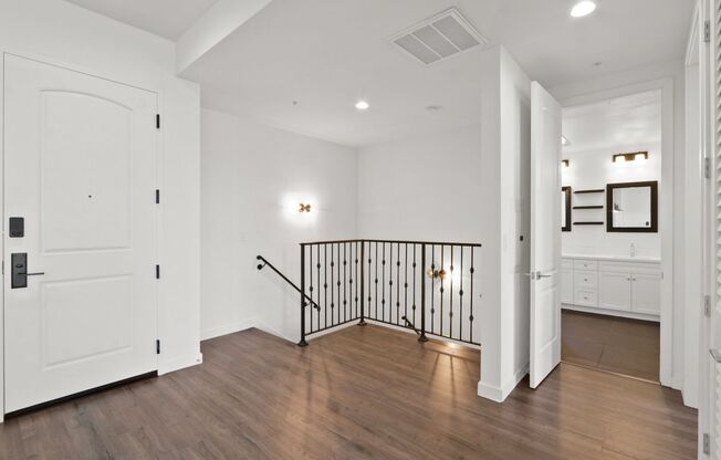 1 bed, 2 baths, 748 sqft, $5,100, Unit #101