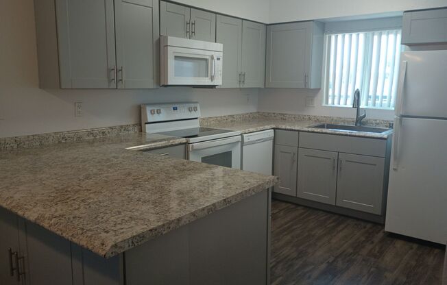 2 beds, 2 baths, 950 sqft, $1,400, Unit 212