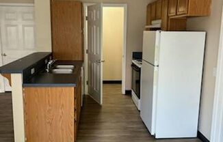 2 beds, 2 baths, 942 sqft, $1,375, Unit 202